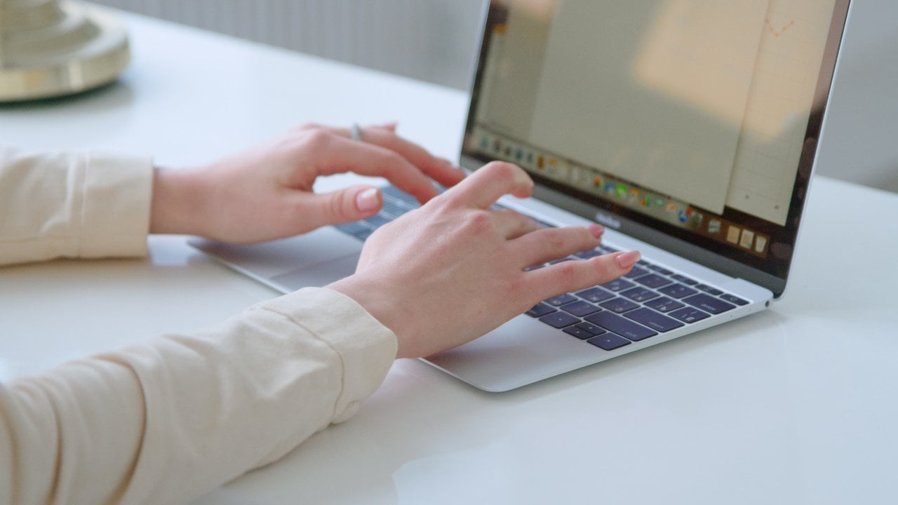 woman typing a cold email on laptop