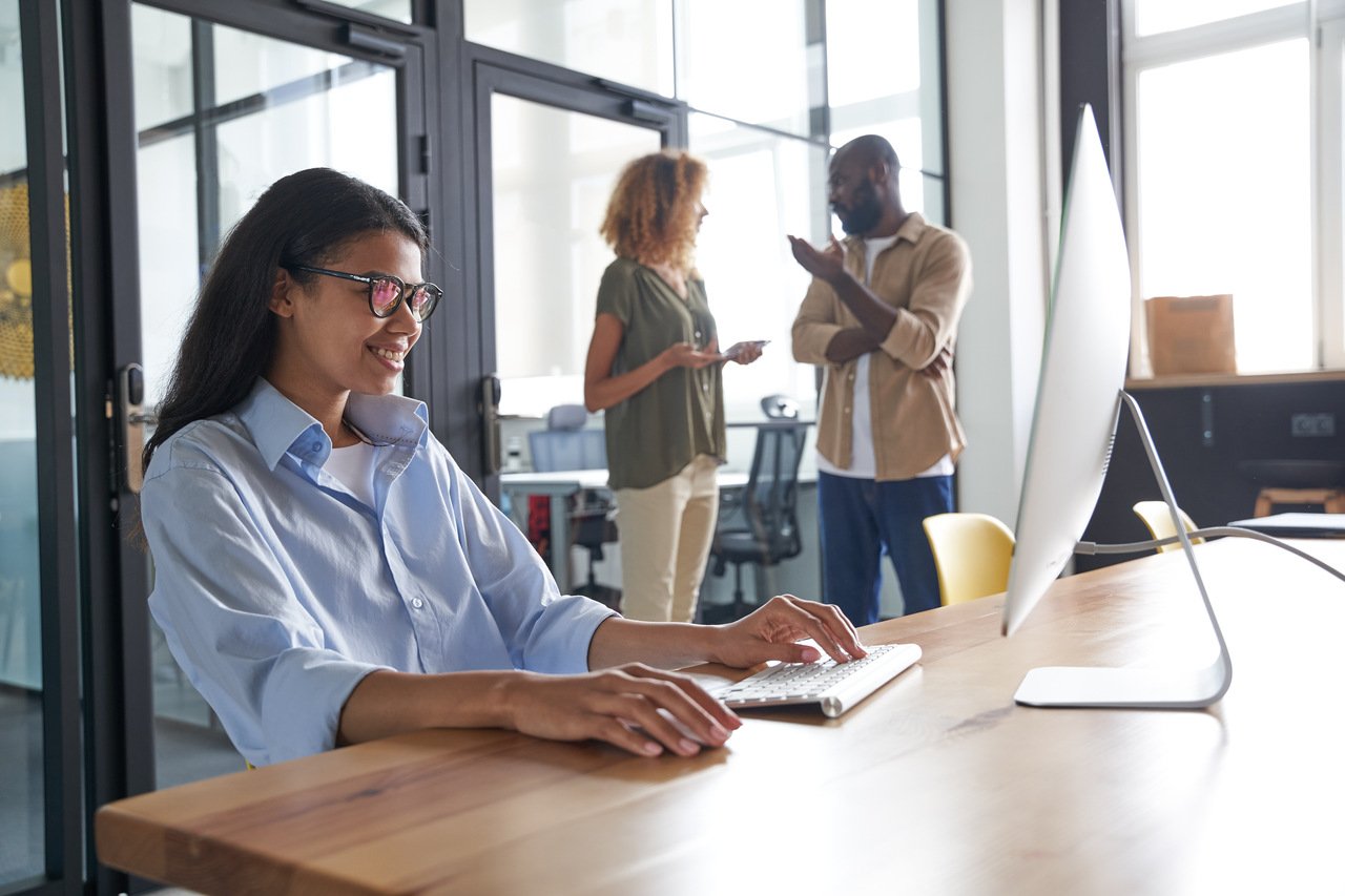 a woman employee speaking with customer via social network in an office