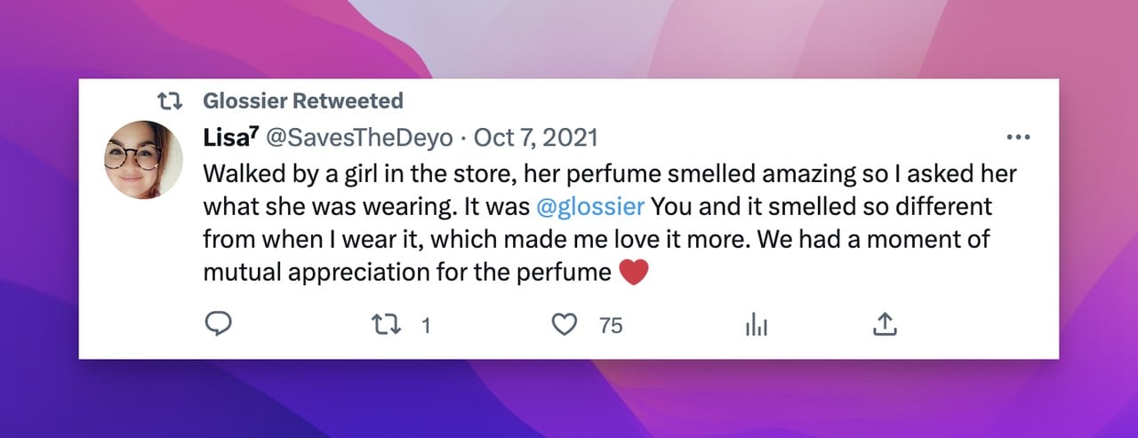 Glossier retweeting a tweet from a satisfied customer exprience as a testimonial on its Twitter account