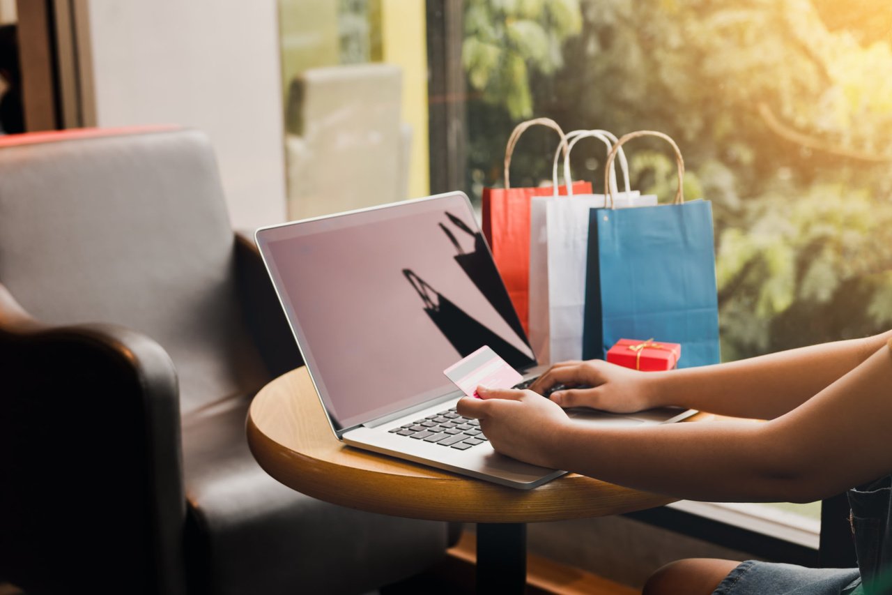 woman online shopping at a cafe