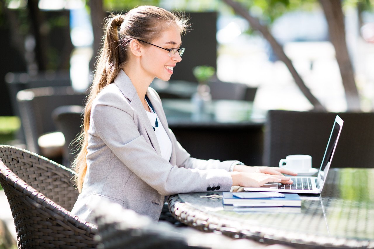 a woman arranging customer retention strategy for a cathcy subject line